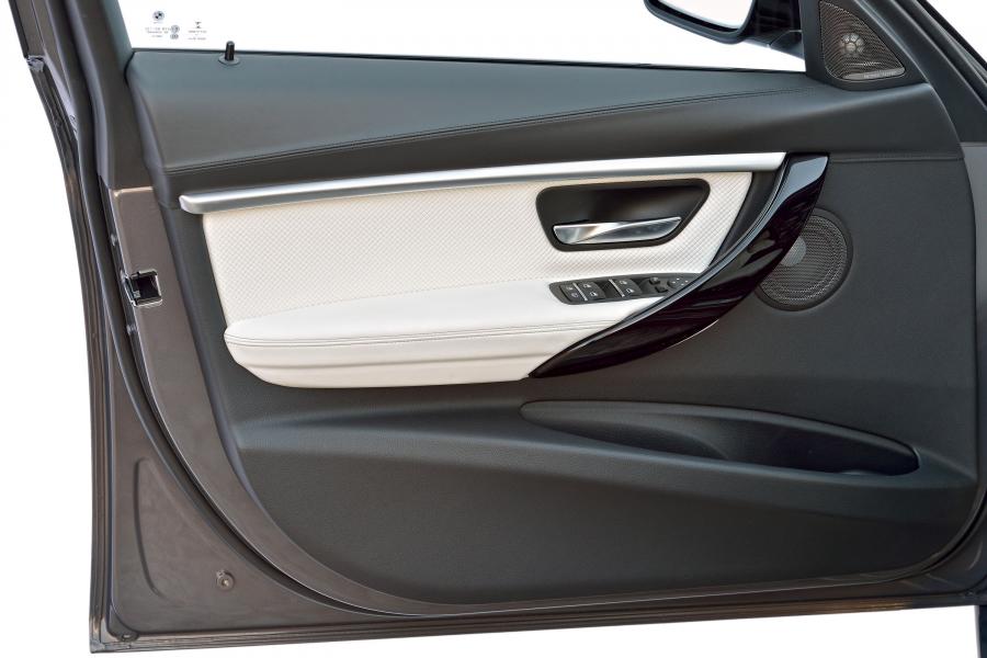  BMW 340i Sport Line 2015 года  (фото 13 из 47)